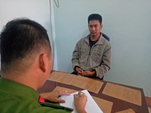  Cơ quan công an đang lấy lời khai đối tượng Quốc.