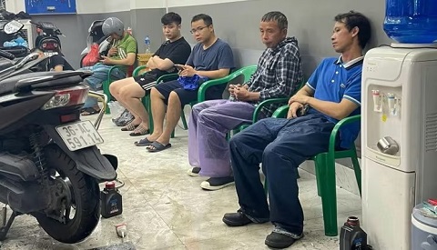 Nhiều cửa hàng sửa xe từ chối khách vì quá tải sau ngày ngập nghiêm trọng ở Hà Nội