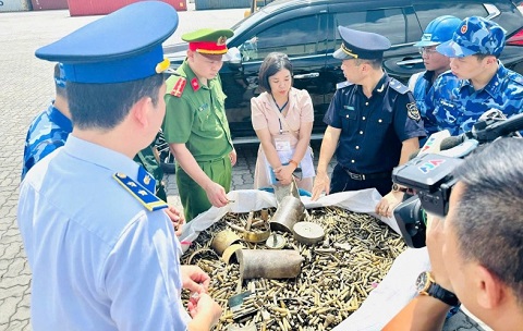 Phát hiện hơn 25 tấn đạn, vỏ đạn quân dụng nhập khẩu qua cảng Đình Vũ