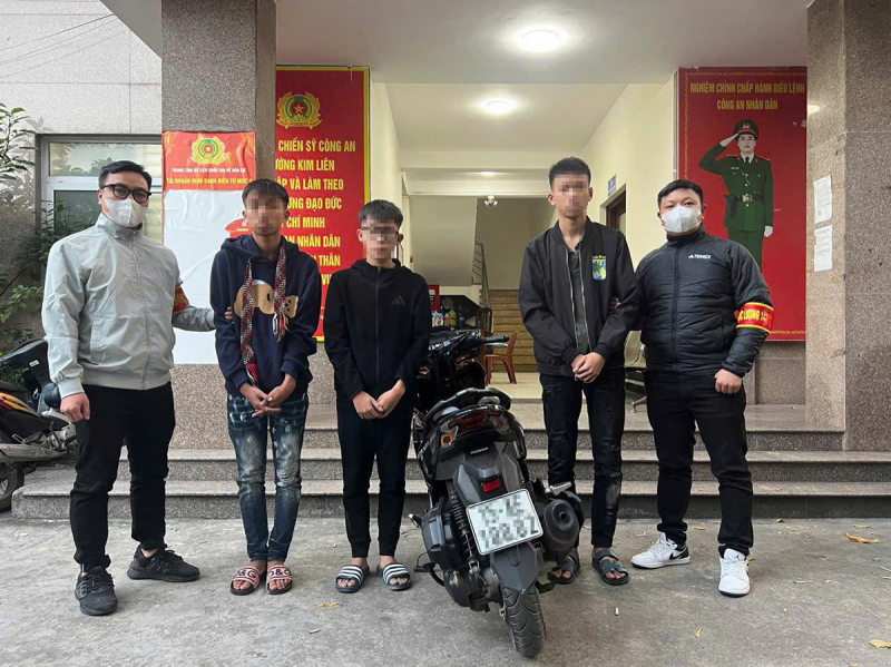 Quái xế hung hãn đạp đầu xe tuần tra của Cảnh sát 141 để bỏ chạy