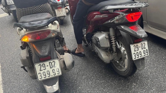 Cảnh sát thông tin về 2 chiếc xe máy có biển số giống nhau cùng xuất hiện trên đường