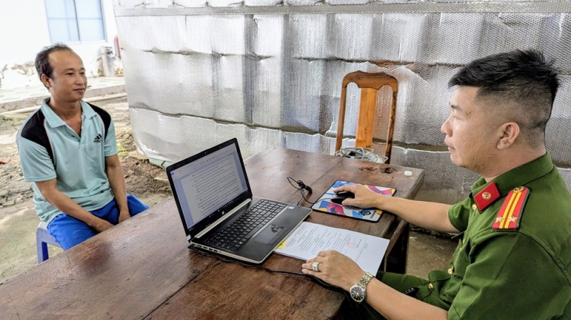 Gã đồi bại hiếp dâm 2 cháu gái cùng xóm