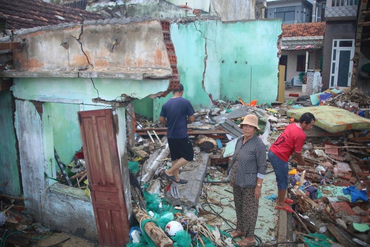 Tổng Bí thư Tô Lâm, Thủ tướng Phạm Minh Chính gửi lời thăm hỏi bà con bị thiệt hại do bão Kalmaegi