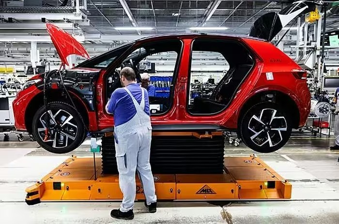 EU bỏ lệnh cấm 100% xe động cơ đốt trong, đưa ra yêu cầu thay thế