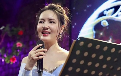 Ca sĩ Phương Linh bất ngờ 'công khai' tình cảm với nam thần showbiz