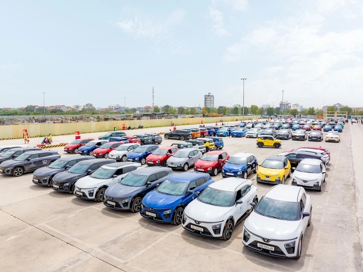 0 đồng cũng mua được xe VinFast, chạy sang năm 2027 không mất tiền sạc