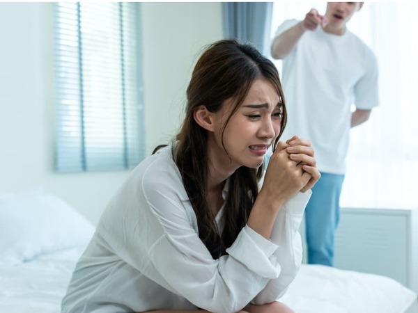 Vợ tá hỏa phát hiện người nằm cạnh sau đêm mặn nồng không phải chồng, danh tính hắn ta làm chấn động