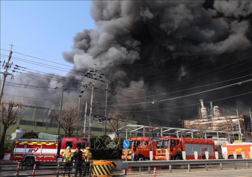 Vụ cháy nhà máy phụ tùng ô tô tại Hàn Quốc: 14 người vẫn mất tích, 24 người nguy kịch