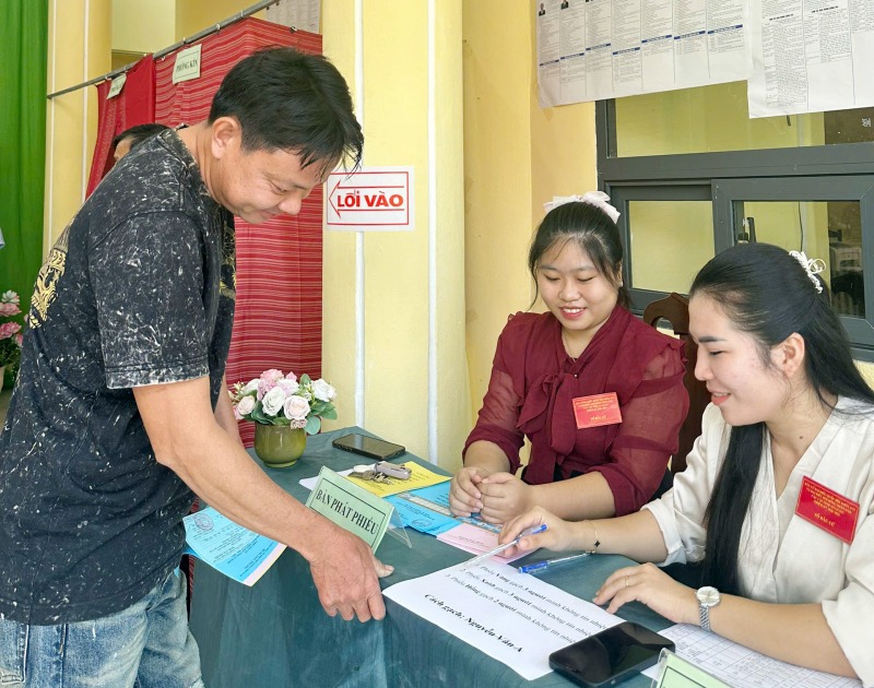 Cử tri đặc khu Thổ Châu nô nức đi bỏ phiếu bầu cử sớm