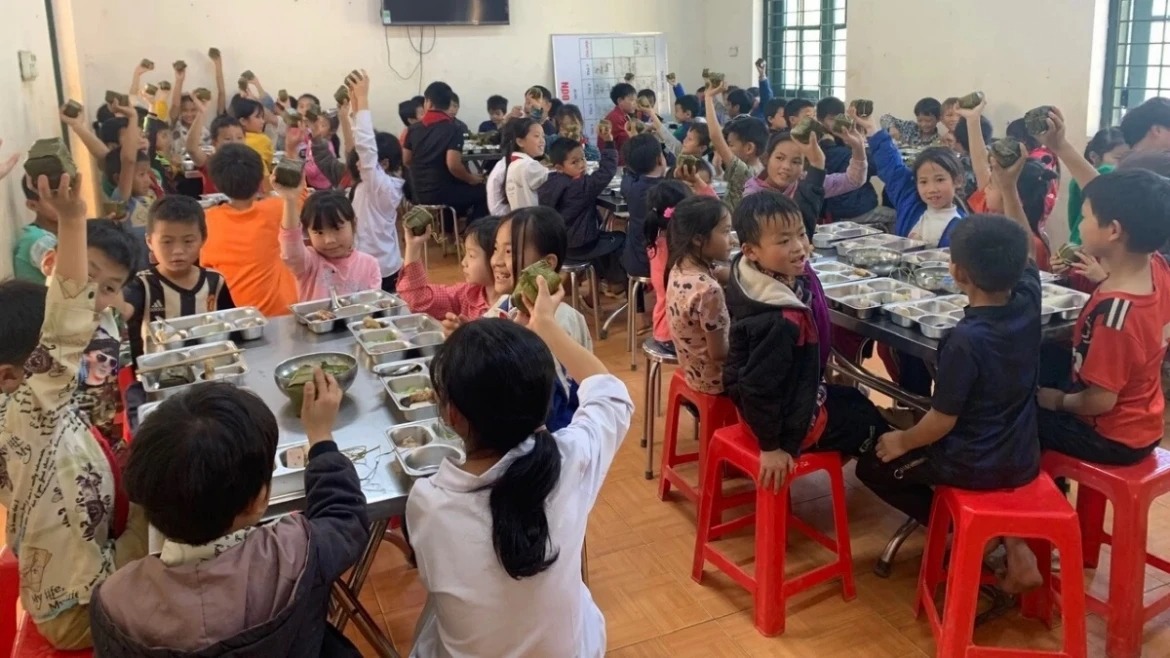 Hỗ trợ tiền ăn, gạo, đồ dùng cá nhân cho học sinh trường phổ thông nội trú