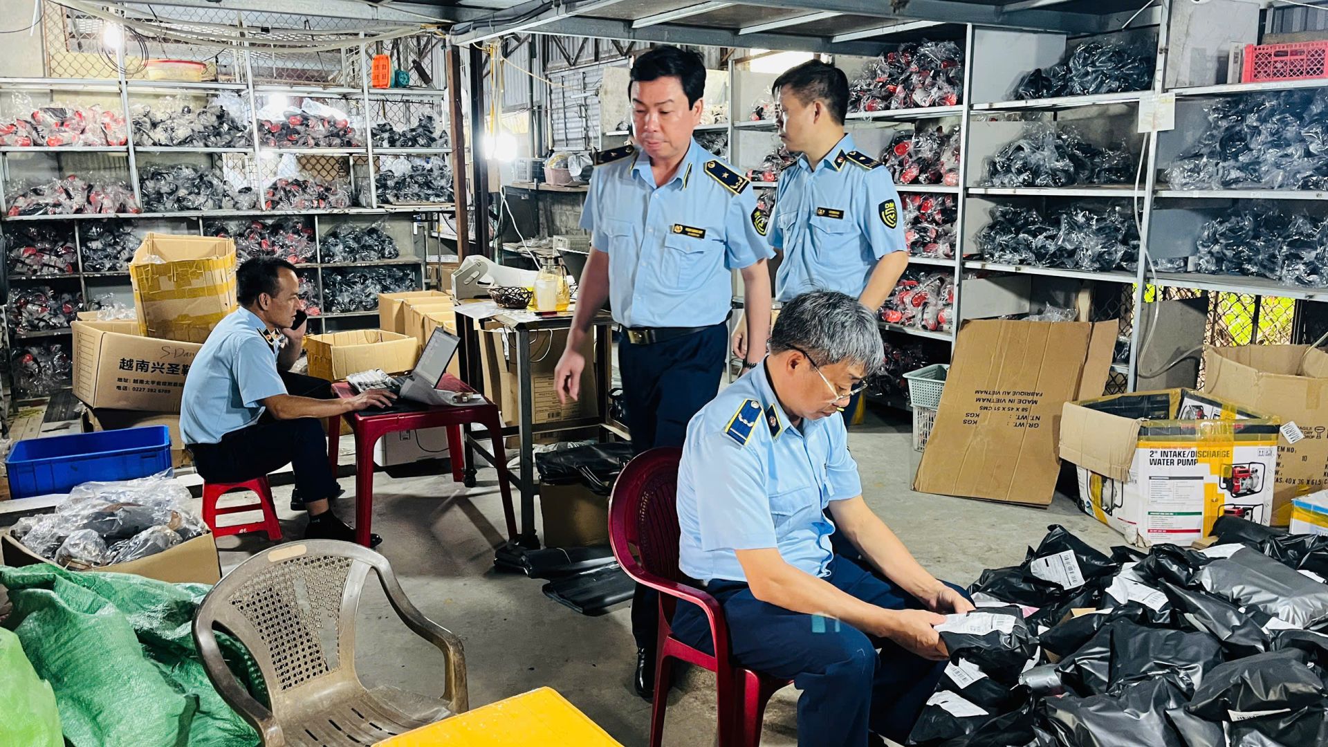 Hải Phòng: Triệt phá tận gốc các “công xưởng” hàng giả ẩn nấp trong khu dân cư