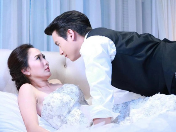 Váy cưới tụt xuống, tôi bàng hoàng nhìn cơ thể vợ, ám ảnh cả tuần sau không dám động vào cô ấy