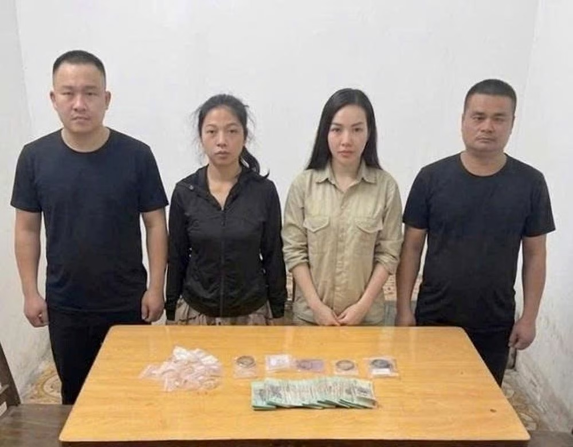 Triệt phá ổ nhóm chuyên mạ vàng hợp kim lừa đảo liên tỉnh