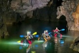 Chinh phục 4.500m động Phong Nha bằng thuyền kayak