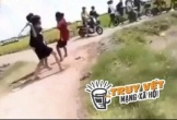 Nam sinh ở An Giang cầm hung khí quật liên tiếp vào đầu bạn