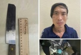 Gã đàn ông cầm d/a/o chặn đường c/ư/ớ/p xe máy của người cùng thôn