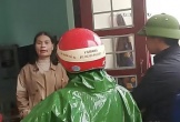Phó hiệu trưởng bị đình chỉ bất ngờ trở lại trường, học sinh hô vang 'Cô Huế về đi!'