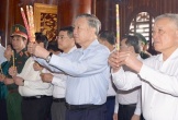 Tổng Bí thư Tô Lâm dâng hoa, dâng hương tại Tượng đài Bác Hồ ở Phú Quốc