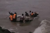 Ứng cứu 2 thuyền gặp nạn khi đang vào bờ