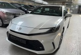 Độc lạ Toyota Camry 2.0Q vừa lăn bánh 14km rao bán giá hấp dẫn