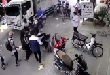 Đang chở bạn gái cùng đi học về, nam sinh bị chặn đường đánh 