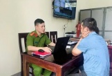 Xác định kẻ vừa đánh tới tấp nữ chủ quán cắt tóc, vừa quát lớn 'mi xúc phạm bồ tau'