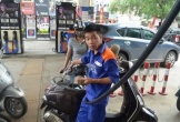 Giá xăng tăng, giá dầu giảm