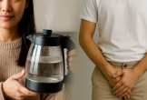 Người đàn ông bị vợ tấn công bằng nước sôi trong lúc ngủ