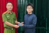 Niềm vui bất ngờ của nam thanh niên sau chuyến tàu từ Hải Phòng đến Hà Nội