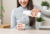5 kiểu uống sữa cực hại cho sức khỏe nhiều người vẫn làm mỗi ngày mà không biết
