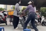Xác minh vụ cô gái đứng chờ xe bị người bán trà đá vỉa hè xua đuổi