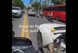 Người nước ngoài lạng lách đánh võng trên đường biển Nha Trang