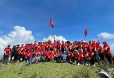 Gần 100 giáo viên tham gia leo núi Tát Én ở Lào Cai