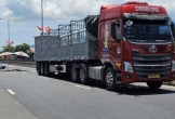 Xe máy va chạm xe đầu kéo trên quốc lộ 1A, 2 người thương vong