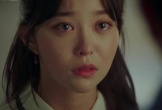 Vừa ra khỏi khách sạn thấy chồng con đứng chờ, vợ hối hận xin tha nhưng 'hóa đá' với hành động của chồng