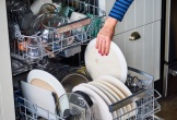 Dùng nước rửa chén thông thường cho máy rửa bát được không?