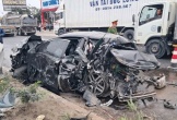 Ôtô vỡ nát sau tai nạn, hai người thoát c/h/ế/t