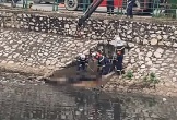 Phát hiện thi thể đang phân hủy nổi trên sông Kim Ngưu, Hà Nội