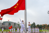 Trang nghiêm nghi lễ thượng cờ kỷ niệm 136 năm ngày sinh Chủ tịch Hồ Chí Minh