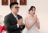 Chú rể khóc như mưa khiến cô dâu bật cười trong đám cưới