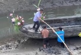 Đoàn nhà trai bối rối nhìn con đò rước dâu đúng giờ nước cạn